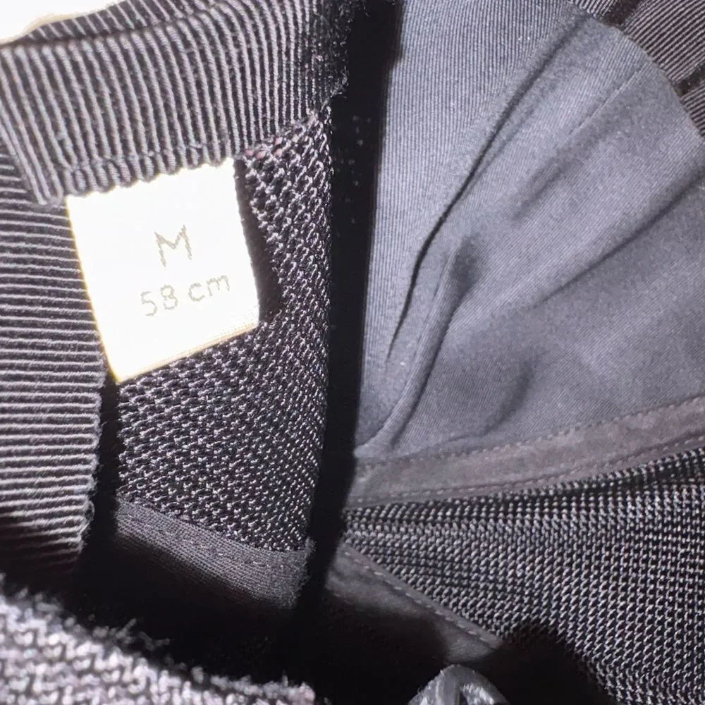 Brand new with box unisex Gucci Black and Red Cap size m 58 cm